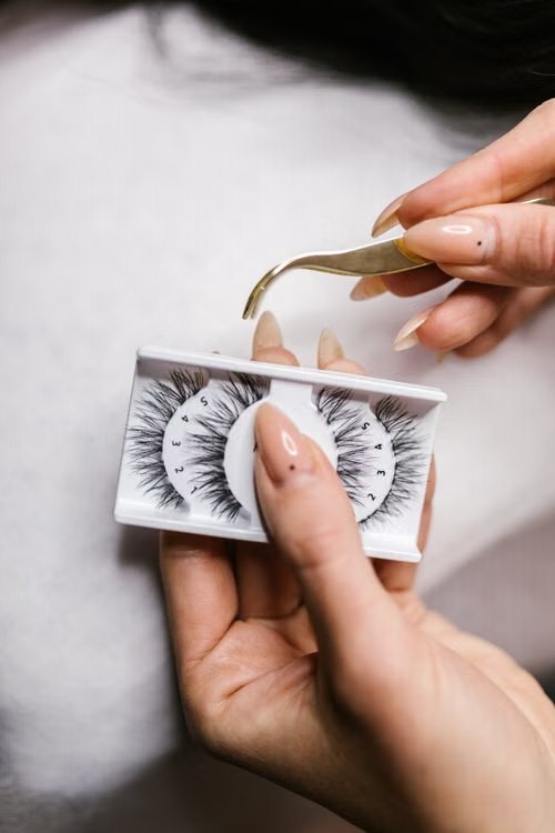 Lash removal service